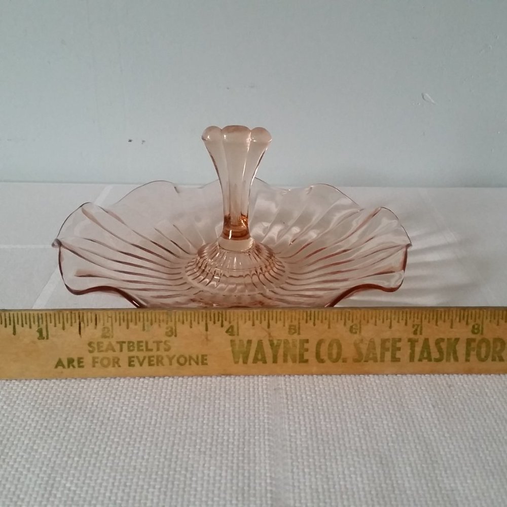 Vintage Anchor Hocking Pink Depression Glass Candy/Nut Dish W/ Center Handle 7" - Picture 2 of 4